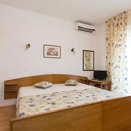 & Dinka, Krk Apartman *